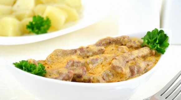 Rindfleisch mit Champignons in Sahnesauce – ein herzhaftes Gericht während der „Konsolidierungsphase der Dukan-Diät